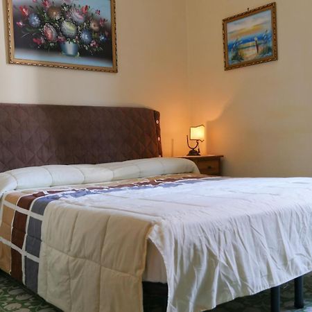 B&B Domus Gemi Nápoly Szoba fotó