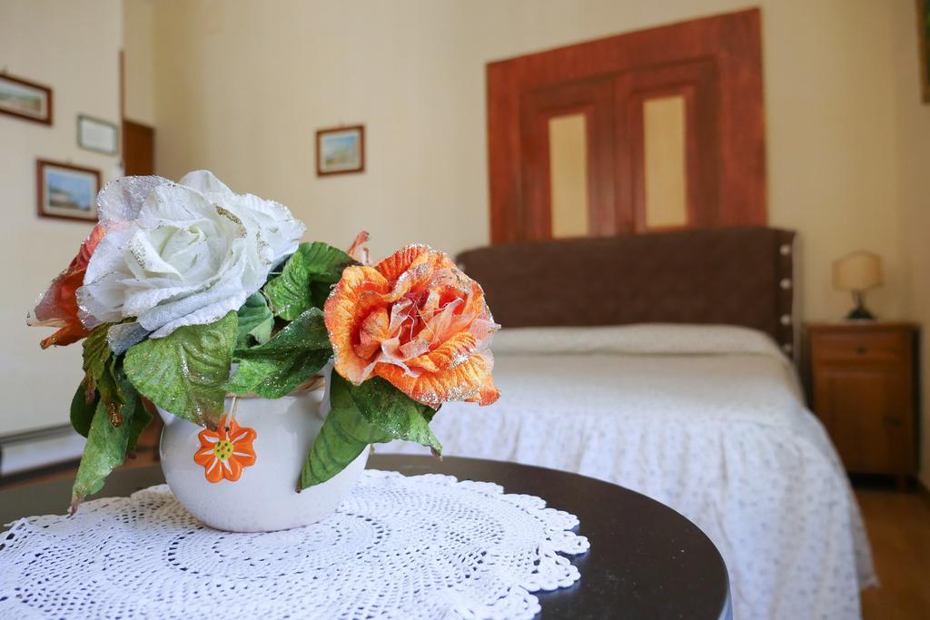 B&B Domus Gemi Nápoly Szoba fotó